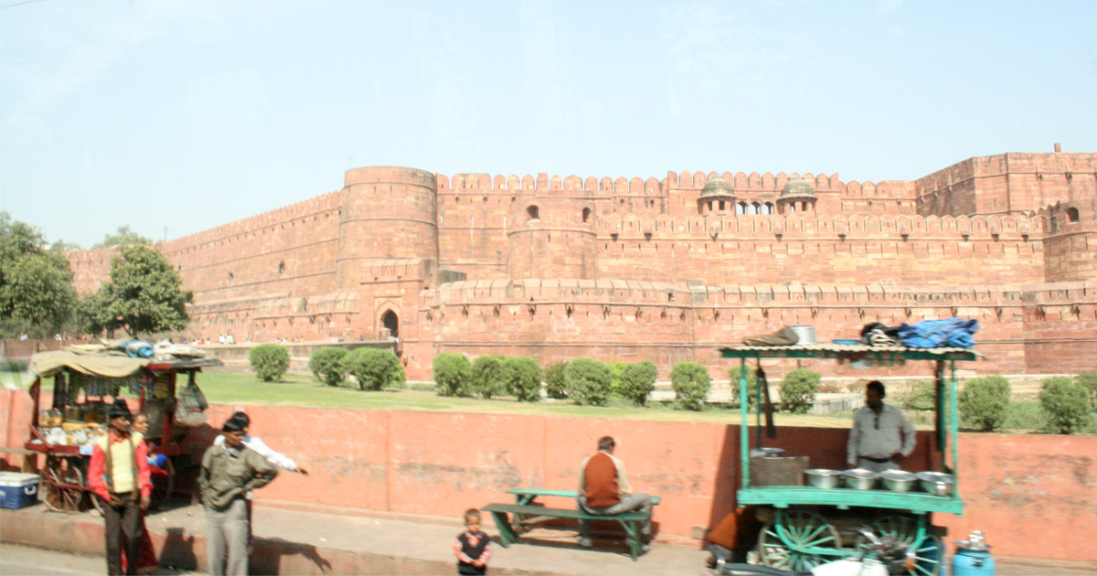 Außenansicht des Agra-Forts - Ralf in Indien Reisetagebuch